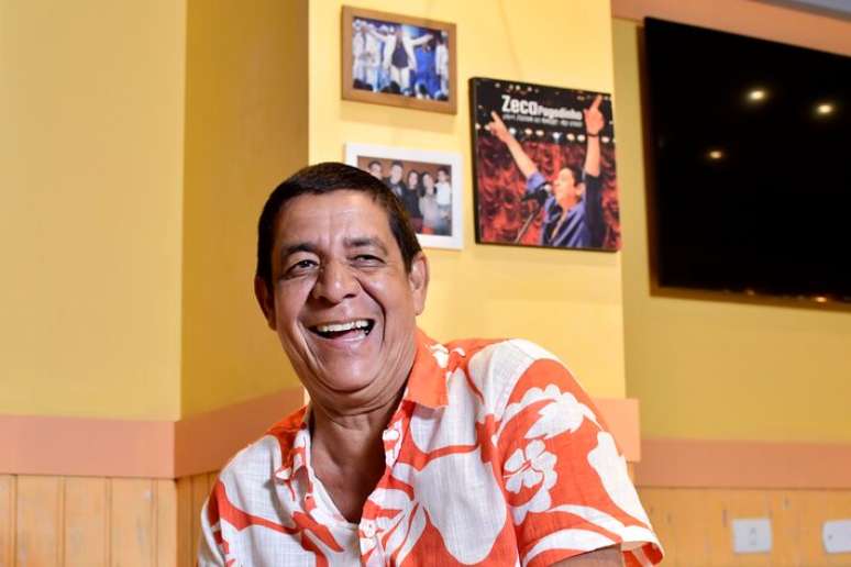 Hist&oacute;ria de Zeca Pagodinho vira filme inspirado em livro de Jane Barbosa e Leonardo Bruno; cantor Mosquito &eacute; selecionado para o papel principal e impressiona pela semelhan&ccedil;a