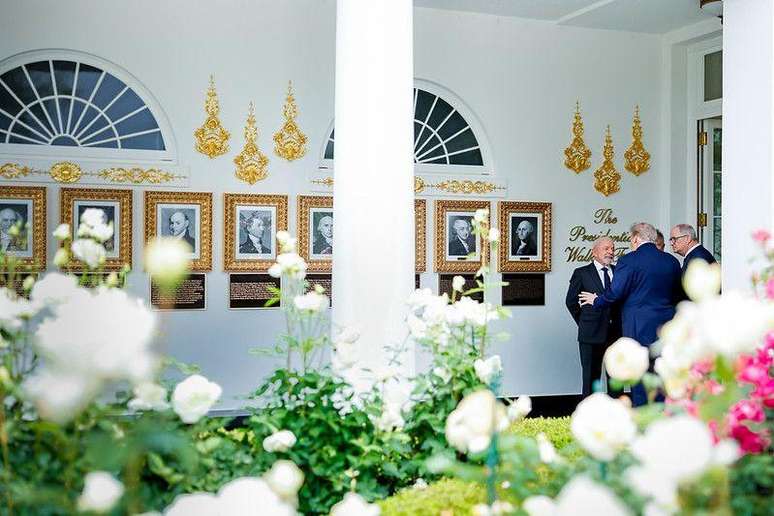 Presidente americano fez pequeno tour com Lula na &aacute;rea externa da Casa Branca