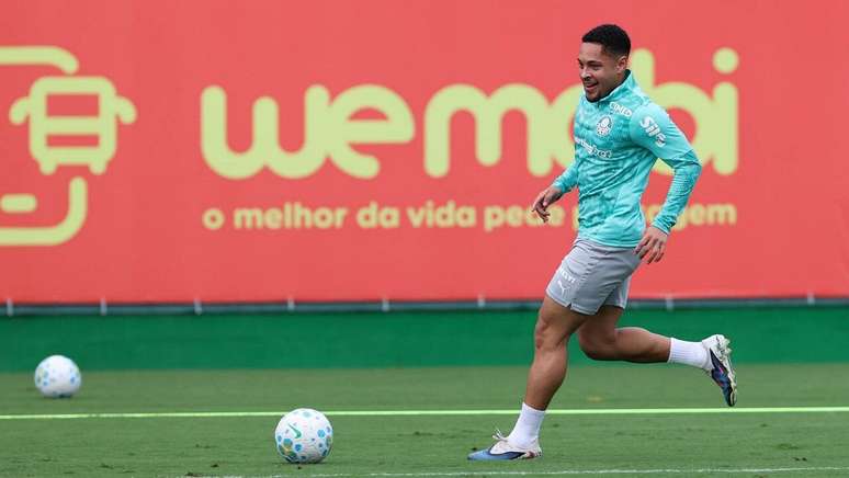 Vitor Roque inicia per&iacute;odo de recupera&ccedil;&atilde;o no Palmeiras &ndash;