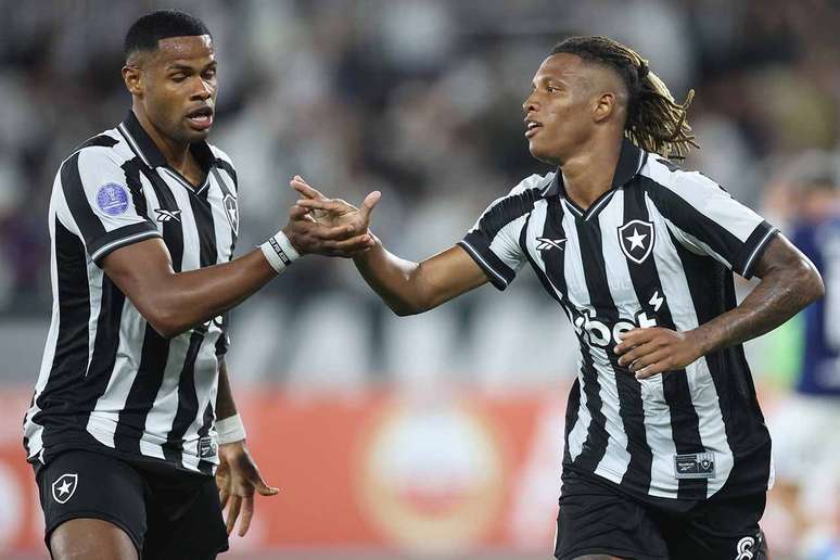 Danilo esteve no maior tempo apagado, mas decidiu a partida no Nilton Santos &ndash;