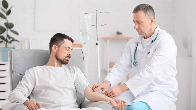 Embora os nanob&ocirc;s de DNA para quimioterapia direcionada ainda estejam, em grande parte, em fases pr&eacute;-cl&iacute;nicas ou em ensaios iniciais com pacientes, a trajet&oacute;ria dos &uacute;ltimos anos mostra um avan&ccedil;o consistente &ndash; depositphotos.com / serezniy