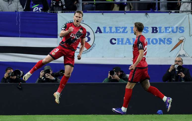 Alem&atilde;o comemorando o gol da classifica&ccedil;&atilde;o do Rayo 