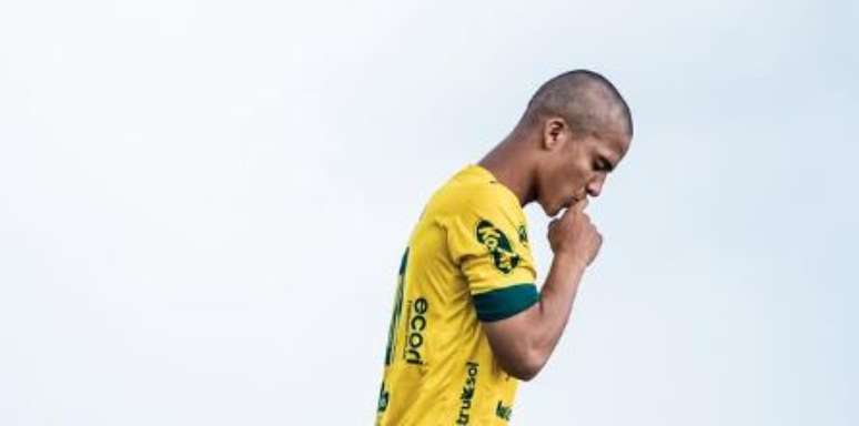 Meia Cristian Ara&uacute;jo est&aacute; deixando o Mirassol