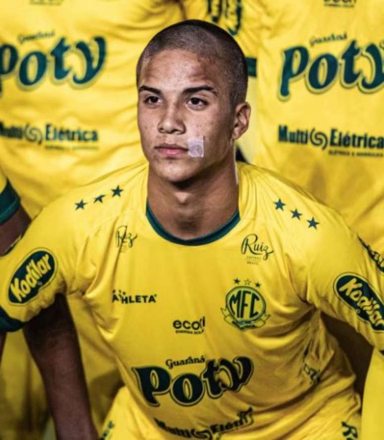 Cristian Ara&uacute;jo tem 16 anos