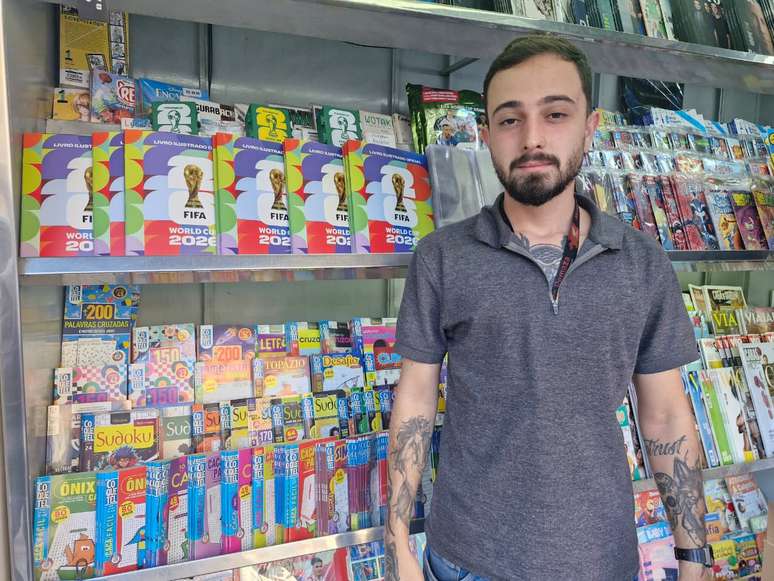 Jornaleiro Guilherme Campanelli tem seu p&uacute;blico fiel