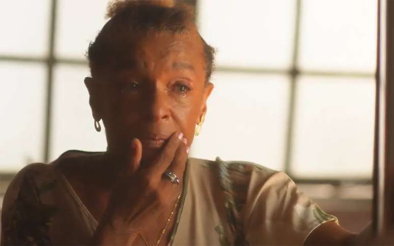 A novela 'Vai na F&eacute;' mostrou o drama de Marlene (Elisa Lucinda), que sentia vergonha dos efeitos da alopecia