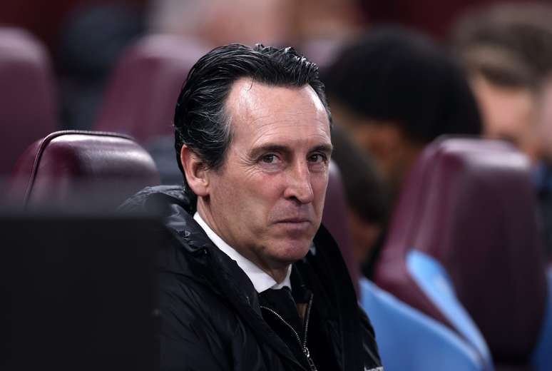 Unai Emery durante partida do Aston Villa 