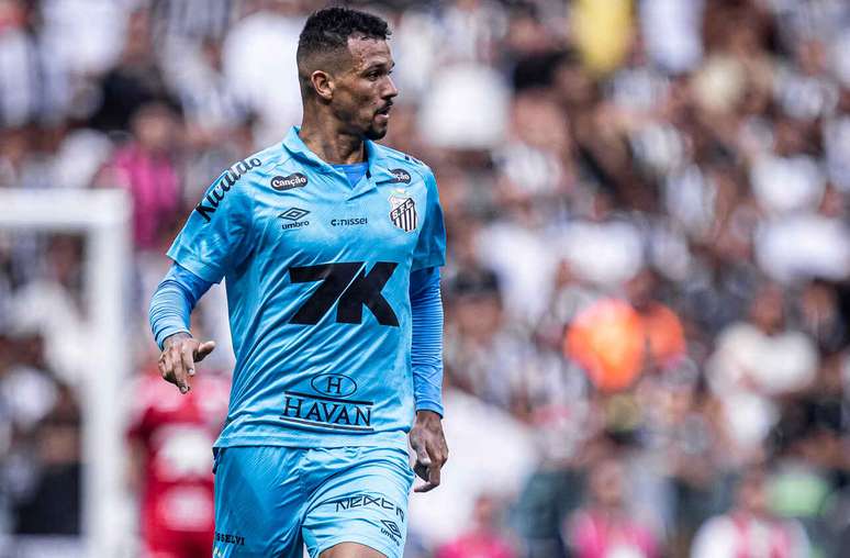 Z&eacute; Ivaldo vira a &uacute;ltima op&ccedil;&atilde;o no sistema defensivo do Santos &ndash;