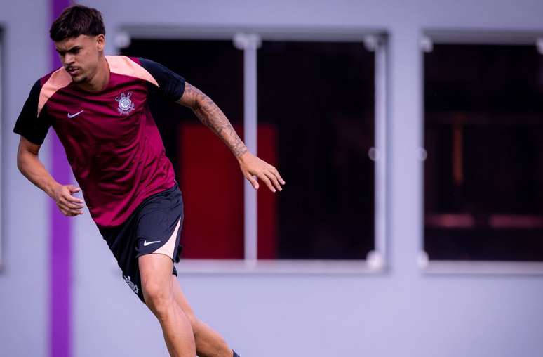 Tchoca perdeu espa&ccedil;o no Corinthians nos &uacute;ltimos meses &ndash;