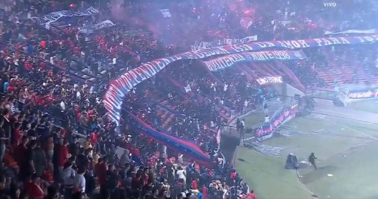 Clima hostil da torcida do Independiente Medell&iacute;n causa suspens&atilde;o de jogo contra o Flamengo &ndash;