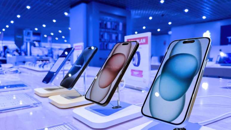 Em smartphones diferentes terras raras comp&otilde;em alto-falantes, vibra&ccedil;&otilde;es do aparelho, cores das telas e componentes internos respons&aacute;veis por desempenho e miniaturiza&ccedil;&atilde;o &ndash; depositphotos.com / ifeelstock
