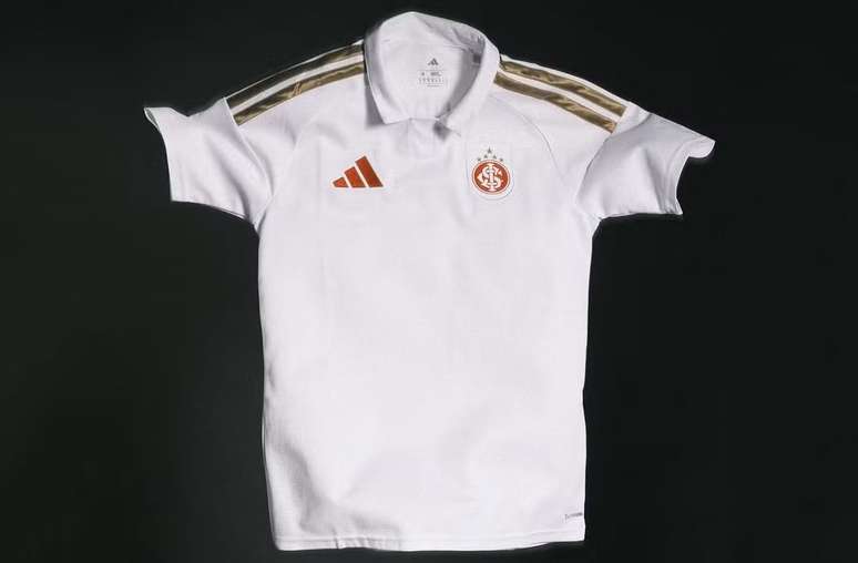 Pre&ccedil;os das camisas variam entre R$ 300 e R$ 600, dependendo do tamanho &ndash; Adidas/Divulga&ccedil;&atilde;o