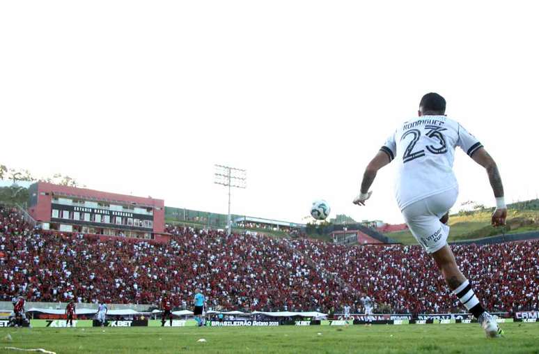 Santi est&aacute; no Alvinegro desde o come&ccedil;o de 2025 &ndash;