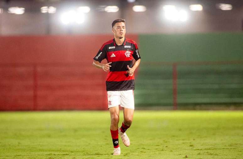 Johnny G&oacute;es foi titular do Flamengo contra o Palmeiras, pelo Brasileir&atilde;o Sub-20 &ndash;