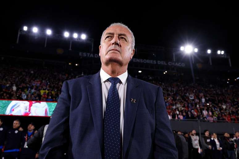 Gustavo Alfaro virou her&oacute;i nacional ap&oacute;s classifica&ccedil;&atilde;o para a Copa &ndash;