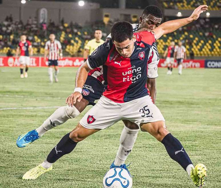 Cerro vai a at&eacute; a Col&ocirc;mbia, vence o Junior e cola no l&iacute;der&nbsp; Palmeiras.&nbsp;