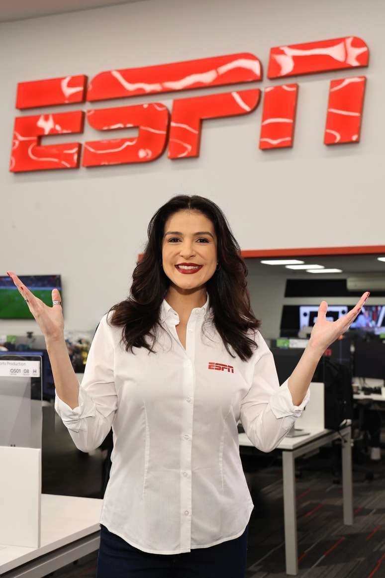 Gl&aacute;ucia Santiago, apresentadora do SportsCenter, da ESPN