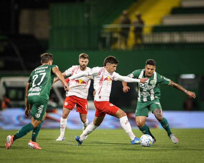 Chape vem de derrota para o RB Bragantino e busca um milagre para permanecer na S&eacute;rie A &ndash; Foto de Ari Ferreira/Red Bull Bragantino.