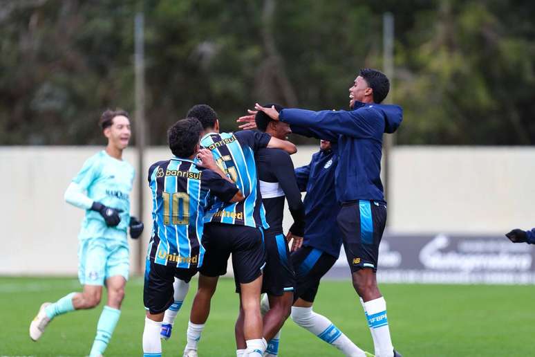 Tricolor venceu a partida e avan&ccedil;ou na competi&ccedil;&atilde;o &ndash;