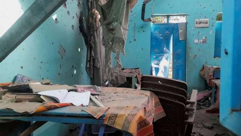 Imagem de outubro do ano passado mostra sala de aula em El-Fasher que havia servido de ref&uacute;gio a v&iacute;timas da guerra e foi destru&iacute;da por bombardeios durante cerco das RSF