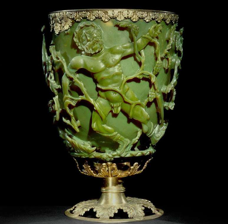 A ta&ccedil;a de Licurgo, no Museu Brit&acirc;nico, &eacute; descrita como "a pe&ccedil;a de vidro mais espetacular do per&iacute;odo, com decora&ccedil;&atilde;o abundante, que se sabe ter existido"