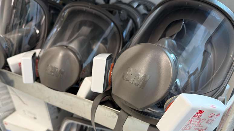 M&aacute;scaras na unidade de isolamento preparada para emerg&ecirc;ncias