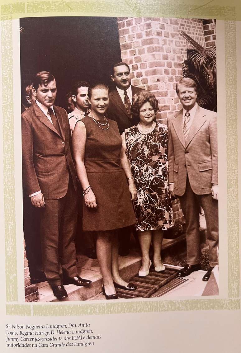 Anita e a m&atilde;e, Helena, ao centro da foto, ao lado do ex-presidente dos EUA, Jimmy Carter