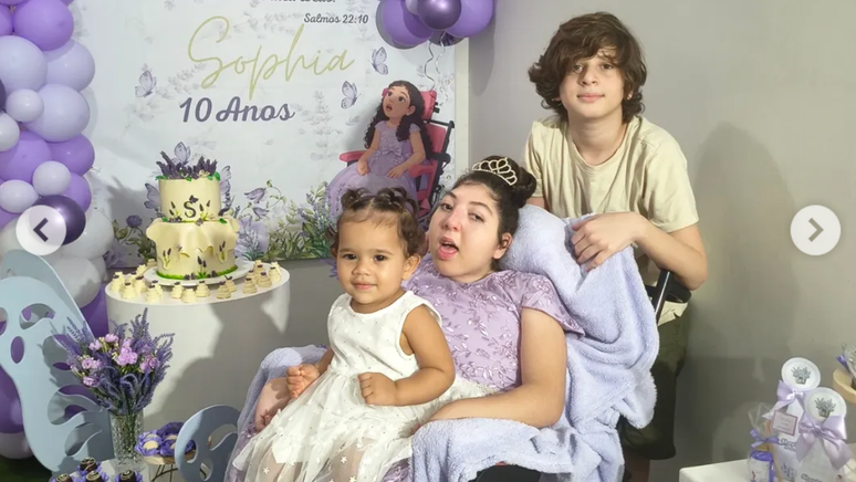 Sophia e os irm&atilde;os: 'Quando a Ester chegou, Sophia s&oacute; fazia rir'