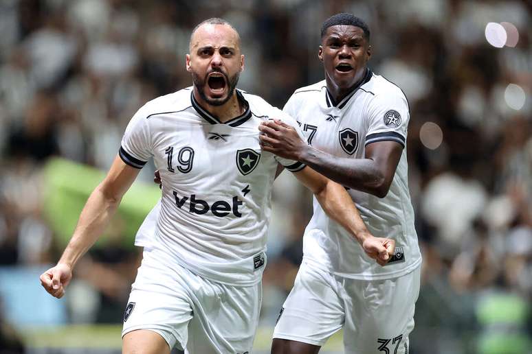 Arthur Cabral fez o gol de empate do Botafogo &ndash;