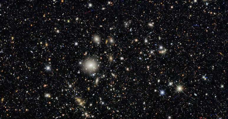 A energia escura &eacute; uma for&ccedil;a misteriosa que acelera a expans&atilde;o do universo