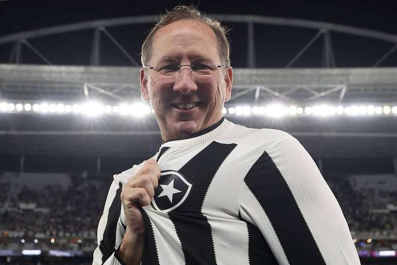 John Textor em Botafogo x Vit&oacute;ria, no Est&aacute;dio Nilton Santos, pelo Brasileir&atilde;o-2024 &ndash;