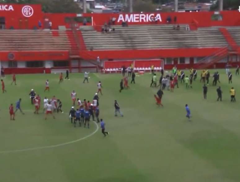 Jogadores brigaram em final da Copa Rio Sub-20 &ndash;