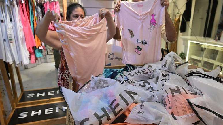 As tarifas de importa&ccedil;&atilde;o de roupas ca&iacute;ram de 35% para 20%