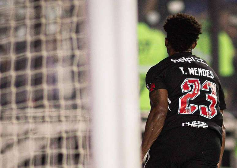 Thiago Mendes comemora gol da vit&oacute;ria do Vasco &ndash;