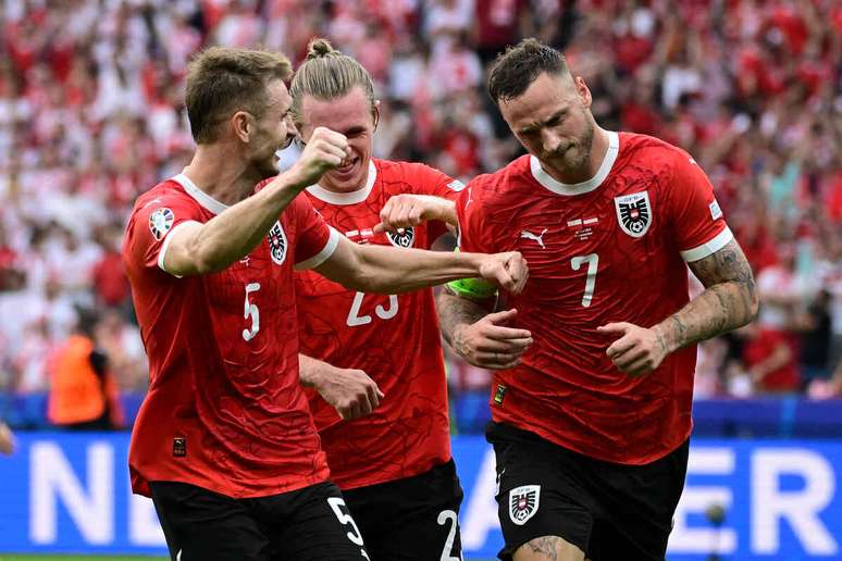 Marko Arnautovic em campo pela sele&ccedil;&atilde;o da &Aacute;ustria (Photo by JOHN MACDOUGALL / AFP)
