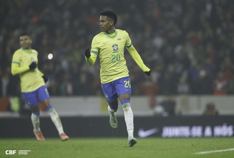 Est&ecirc;v&atilde;o em a&ccedil;&atilde;o pela Sele&ccedil;&atilde;o Brasileira &ndash;