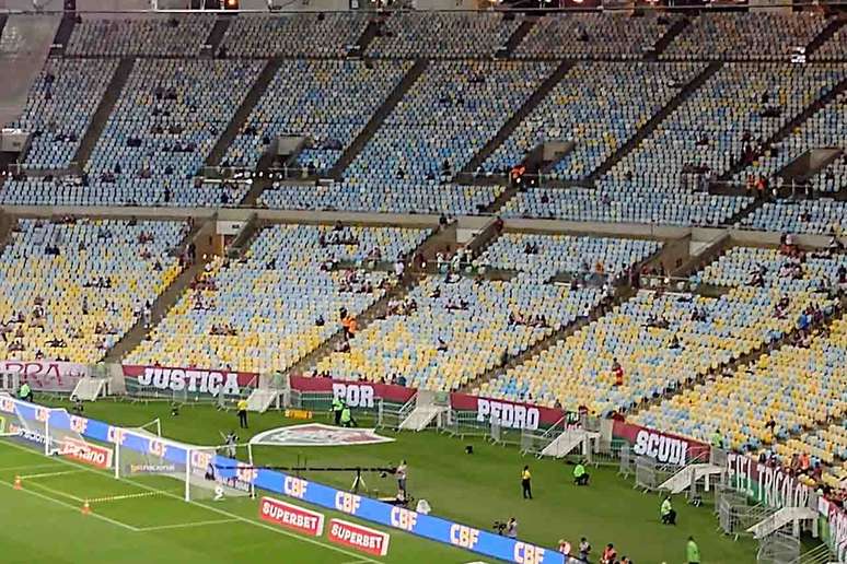 Torcida do Fluminense estendeu faixa pedindo Justi&ccedil;a no caso &ndash;