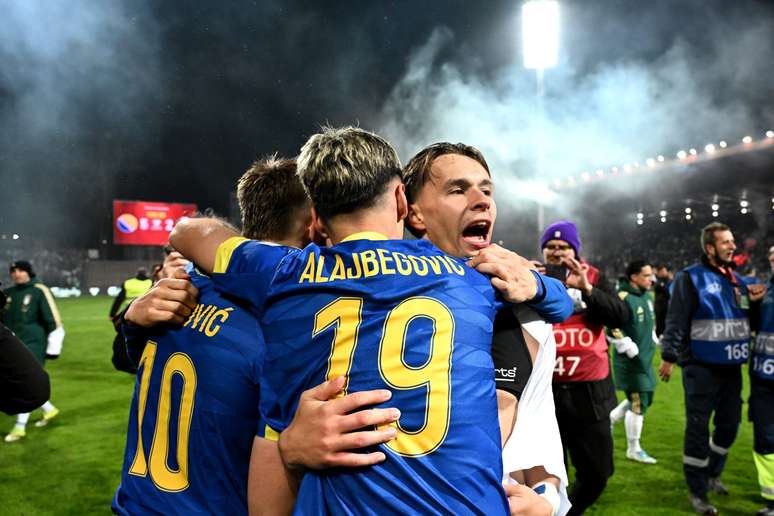 Jogadores da B&oacute;snia comemorando a classifica&ccedil;&atilde;o para a Copa do Mundo 