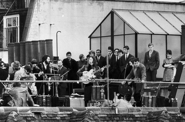 Os Beatles tocaram 10 m&uacute;sicas no telhado do local antes de a pol&iacute;cia interromper o show