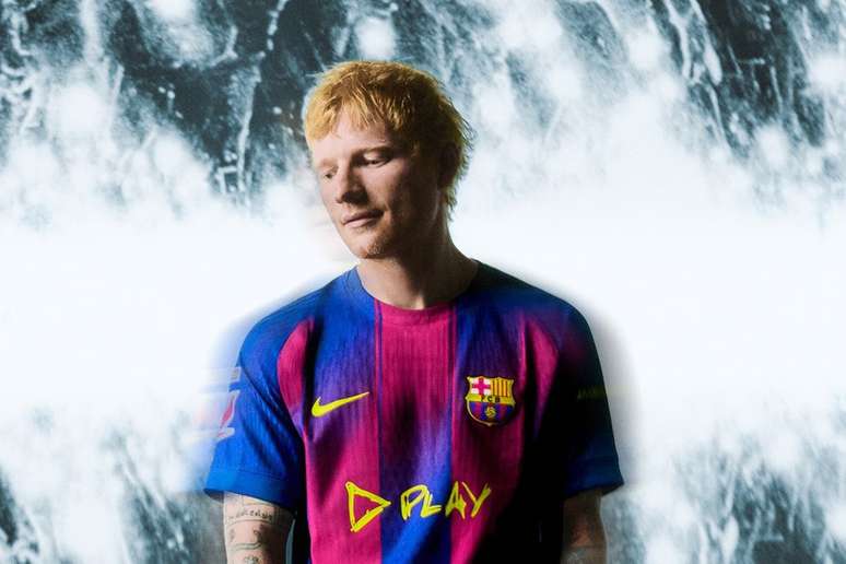 Ed Sheran faz ensaio com camisa do time