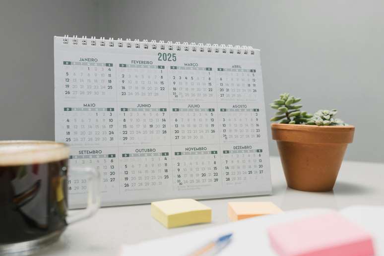 calend&aacute;rio f&iacute;sico 