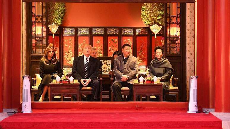 Trump e Xi ter&atilde;o muitos pontos de discuss&atilde;o durante uma curta viagem