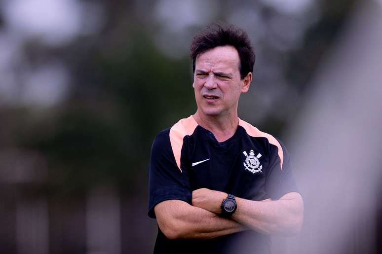 Corinthians subiu de produ&ccedil;&atilde;o com o t&eacute;cnico Fernando Diniz-