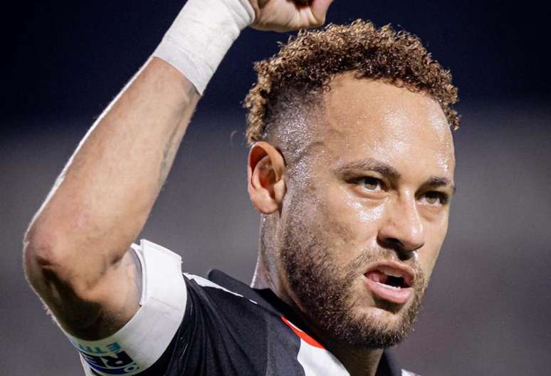 Neymar foi elogiado por Palacios, que classificou o camisa 10 como um jogador hist&oacute;rico para o futebol brasileiro-