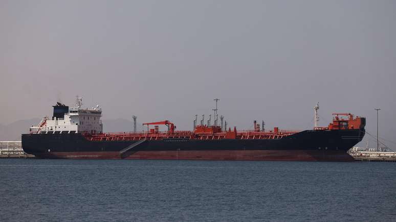 Cerca de 20% do petr&oacute;leo transportado por via mar&iacute;tima no mundo passa pelo estreito de Ormuz