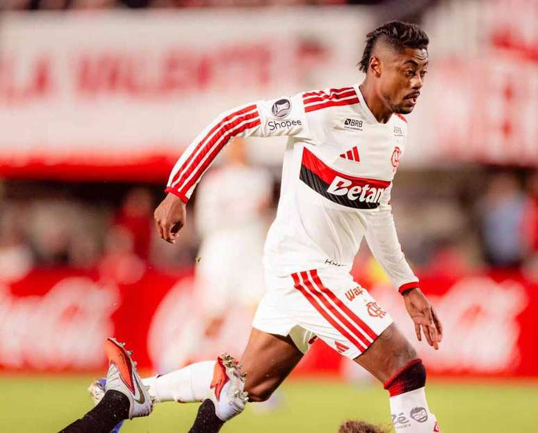Uniforme 2 seguir&aacute; sendo predominantemente branco &ndash;