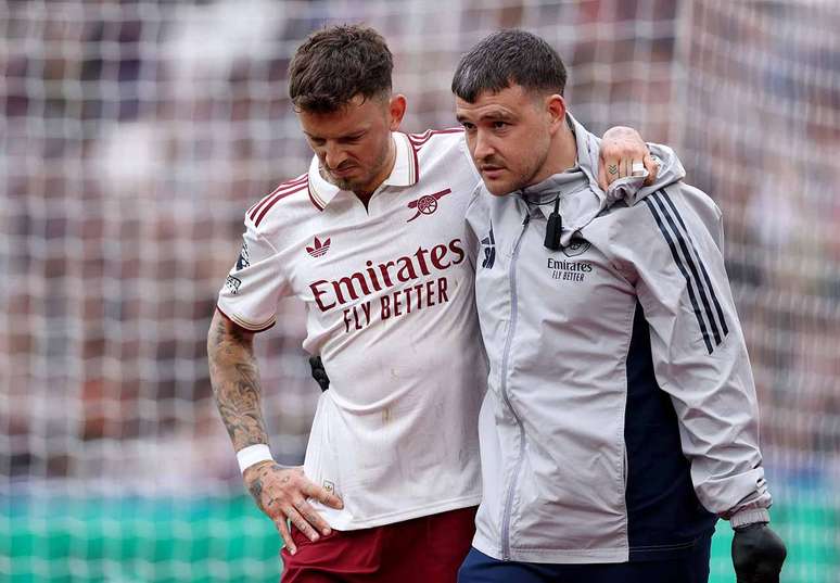 Ben White deixou o gramado na vit&oacute;ria sobre o West Ham &ndash;