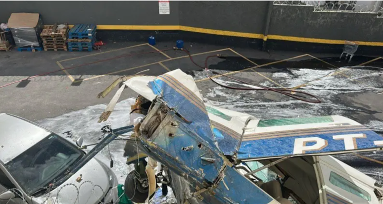 Destro&ccedil;os de aeronave