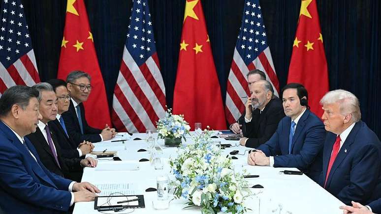 Xi e Trump realizaram conversas na Base A&eacute;rea de Gimhae, na Coreia do Sul, em 30 de outubro de 2025