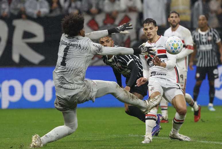 Uniforme de Hugo Souza gerou uma den&uacute;ncia contra o Corinthians &ndash;